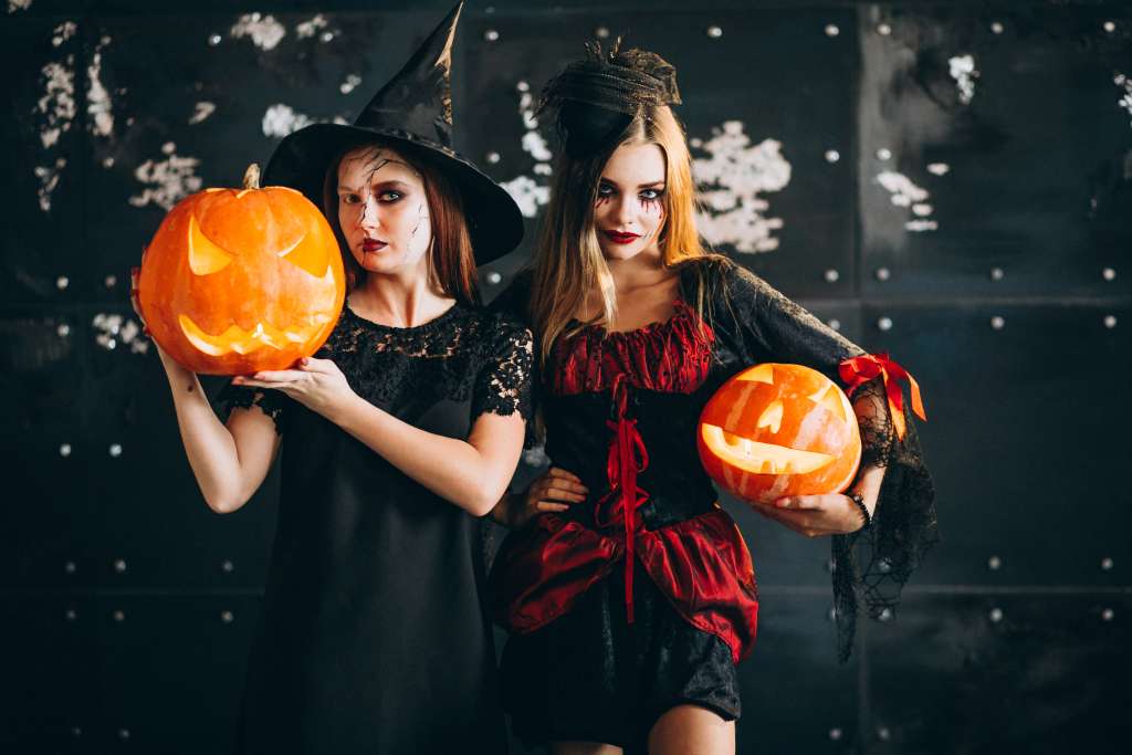 Dress Up in Style: The Ultimate Guide to Classic Halloween Outfits ...